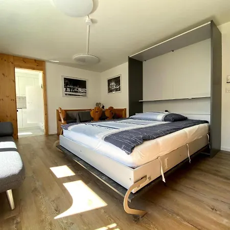 Zentrale Chesa Ravaisch * Davos