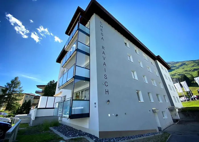 Zentrale Chesa Ravaisch Апартаменты Давос
